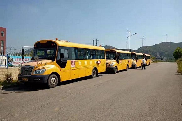 4小時(shí)工作制，雙休寒暑假，校車(chē)駕駛員等你來(lái)